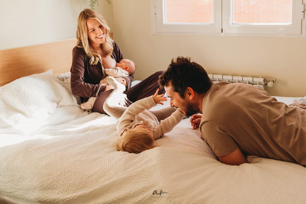 Sesión fotos bebé recién nacido en casa en Madrid Lifestyle Newborn baby photo session at home in Madrid