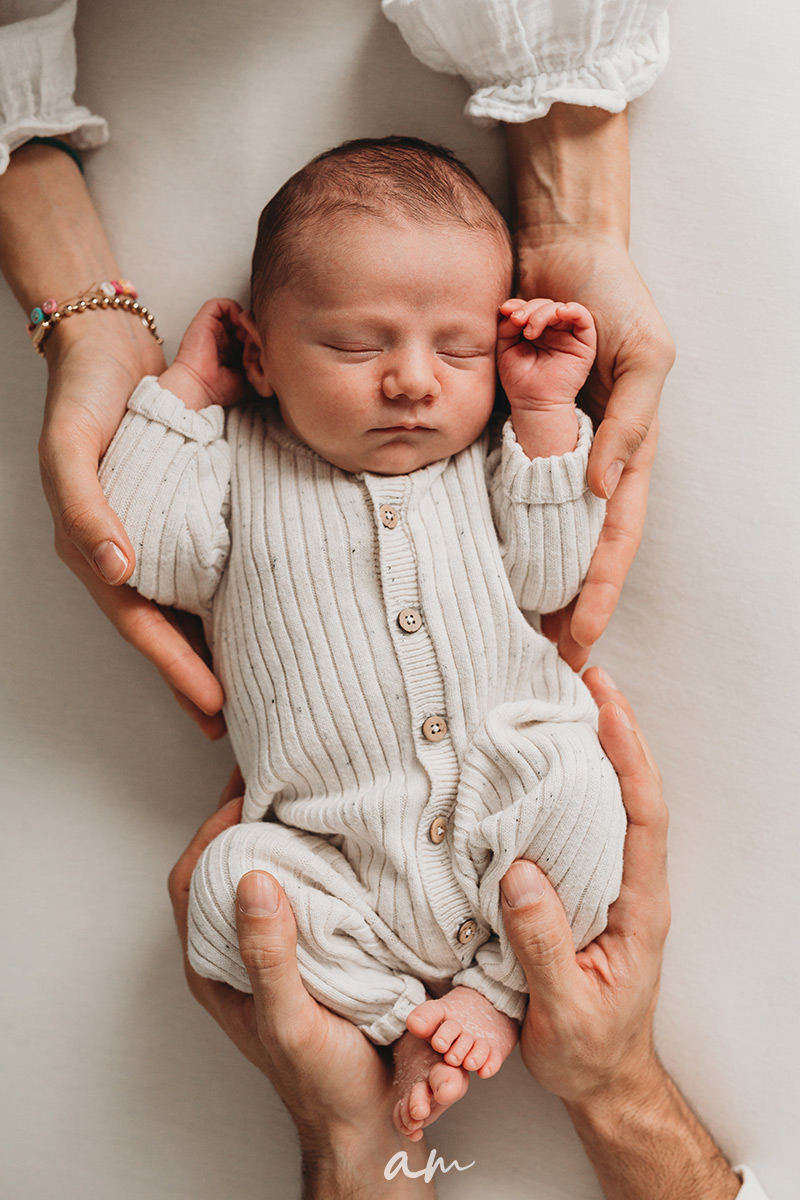 Inversión fotos newborn Madrid herencia familiar Sesión fotos bebé recién nacido en estudio en Madrid Newborn baby photo session in studio in Madrid