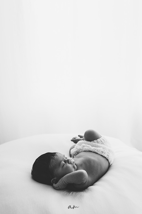 Sesión fotos bebé recién nacido en estudio en Madrid Newborn baby photo session in studio in Madrid